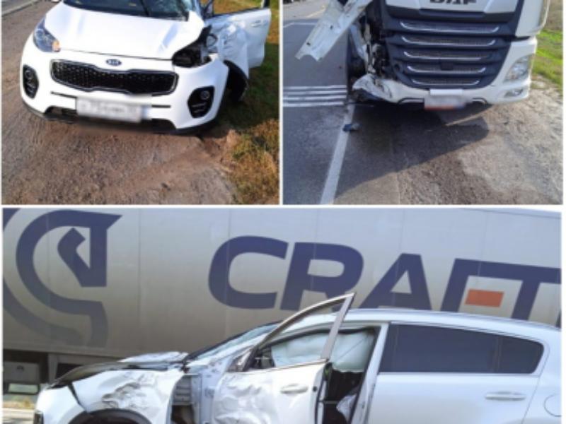 Есть пострадавшие: астраханец на иномарке въехал в тягач с прицепом в Волгоградской области 