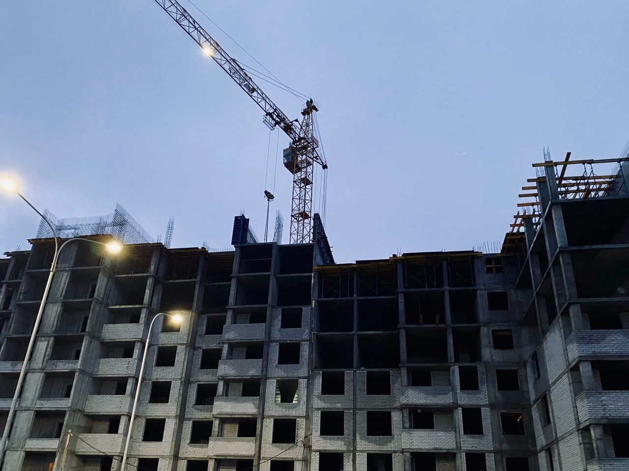 Строительство 134 многоэтажек в Волгоградской области оказалось под угрозой из-за повышения цен