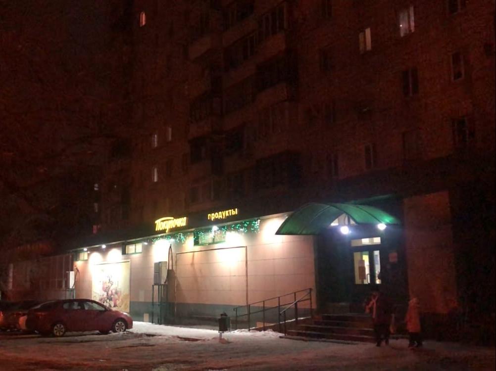  «Меня чуть не пришибло снежной кучей»: волгоградские коммунальщики положили «болт» на технику безопасности