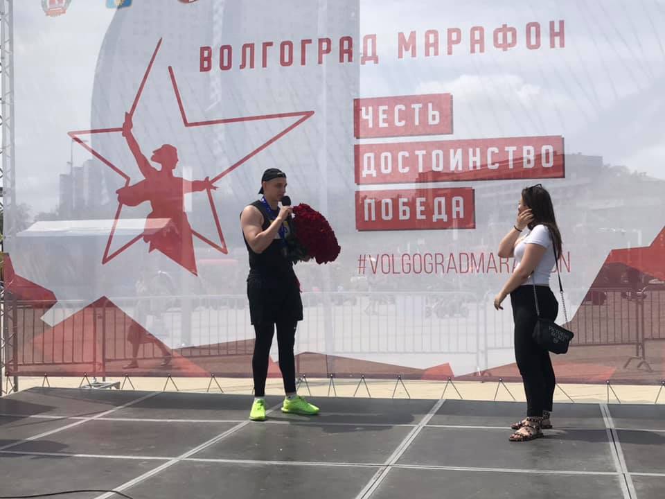 Участник «Волгоградского марафона» сделал возлюбленной предложение на глазах десятков тысяч людей