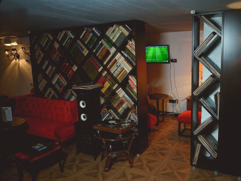 Была кальянная, стала маникюрная: кафе на верхнем этаже волгоградской многоэтажки переделали