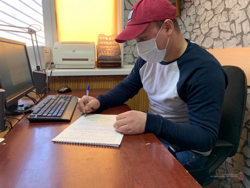 Катал на капоте, устроил ДТП, сбежал: 26-летний весельчак лишился прав за «покатушки» по Волгограду