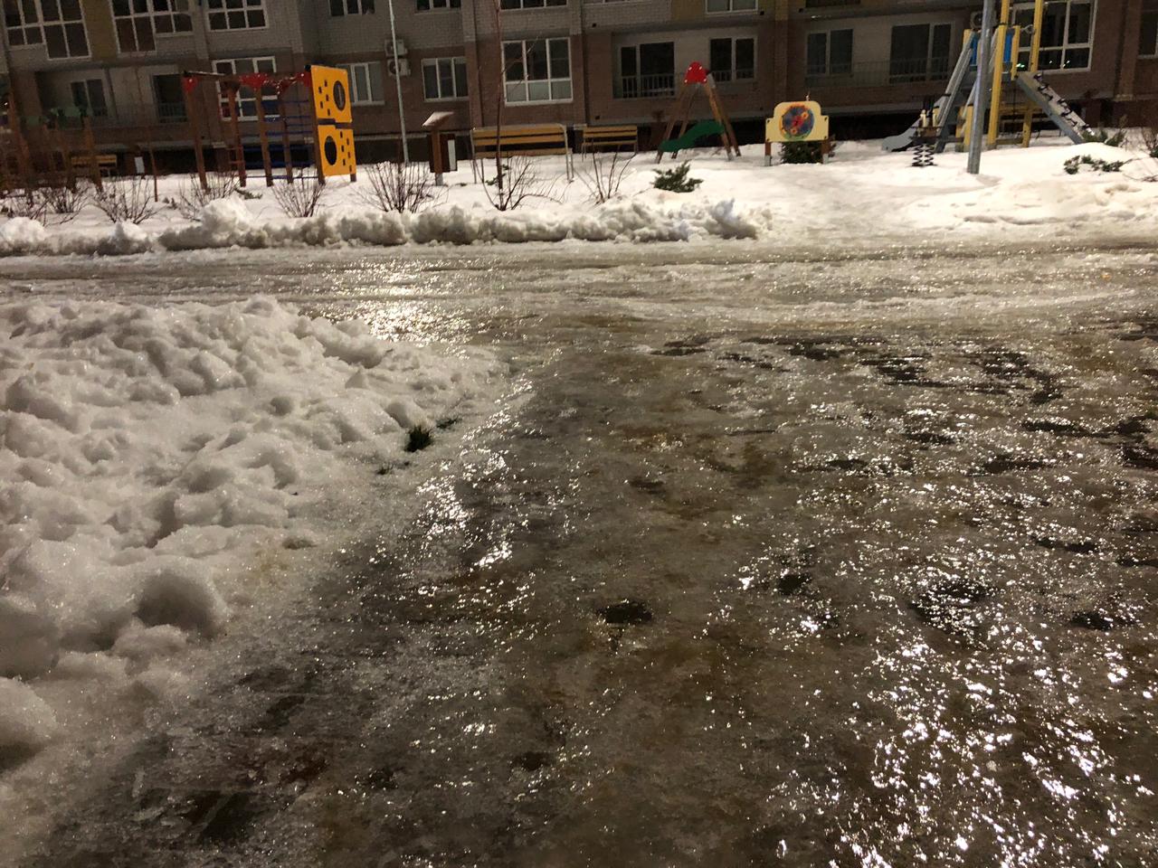 Мэрия Волгограда не оштрафовала ни одну УК за заснеженные дворы и сосульки