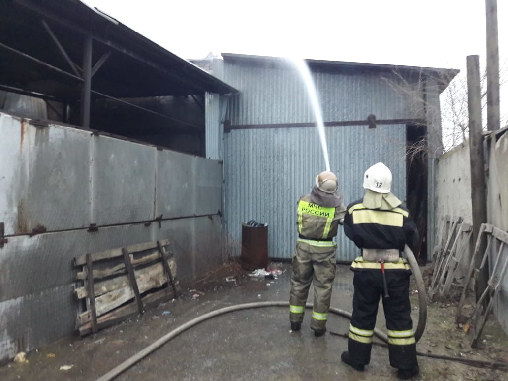 В частном доме на юге Волгограда в пожаре погиб мужчина 