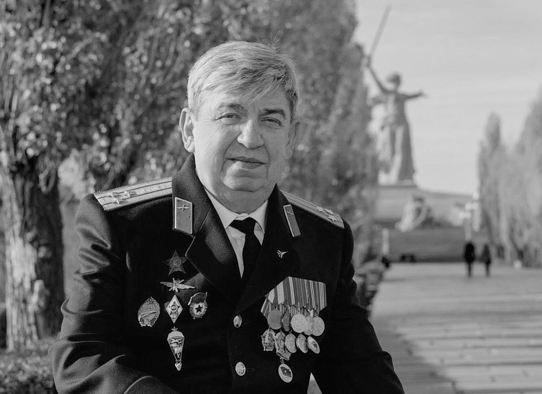 В Волгограде скоропостижно скончался летчик и ветеран «Ротора» Сергей Леонов В Волгограде скоропостижно скончался летчик и ветеран «Ротора» Сергей Леонов