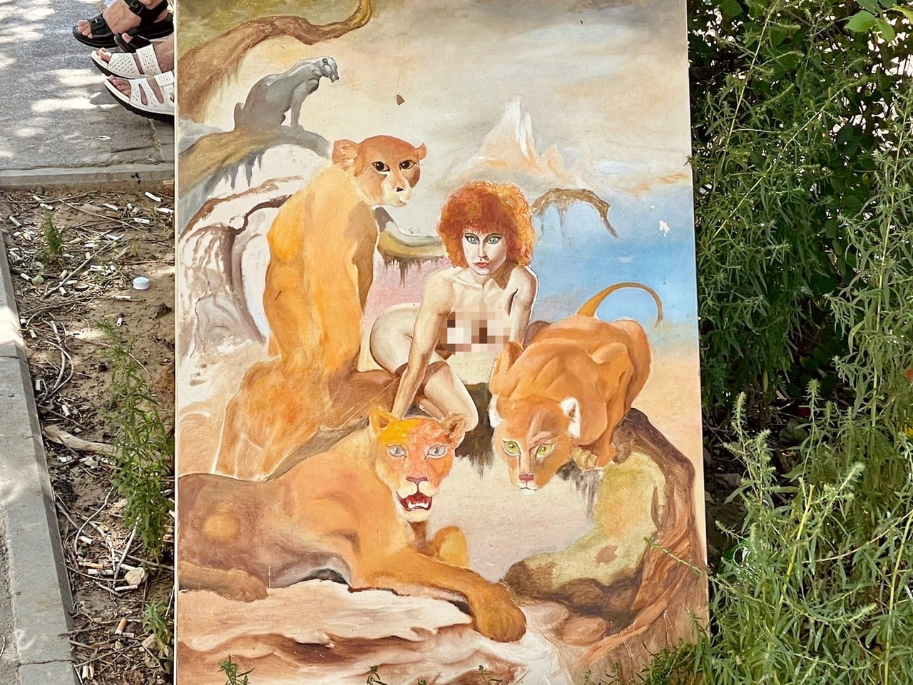 Улицу на Спартановке украсили картиной с обнаженной женщиной