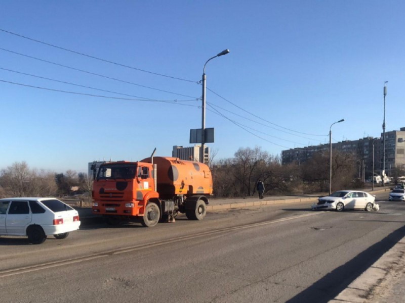 Водители КамАЗа, «четырки» и Yeti сыграли в пинг-понг Superb в Волгограде