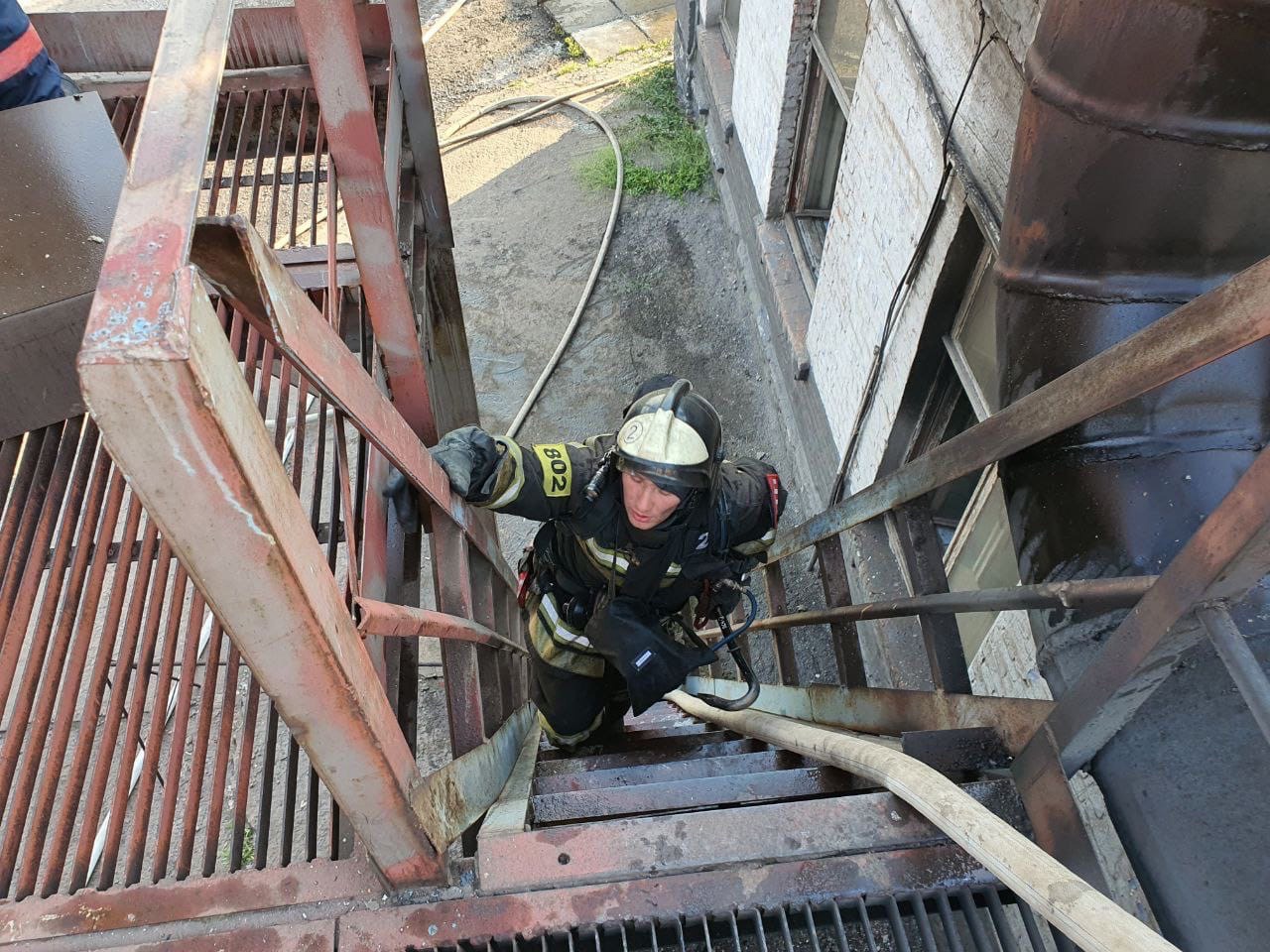В Волгограде загорелся цех крупного завода 