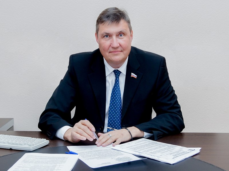 Депутату Волгоградской облдумы Осипову не могут назначить штраф по причине неявки его в суд