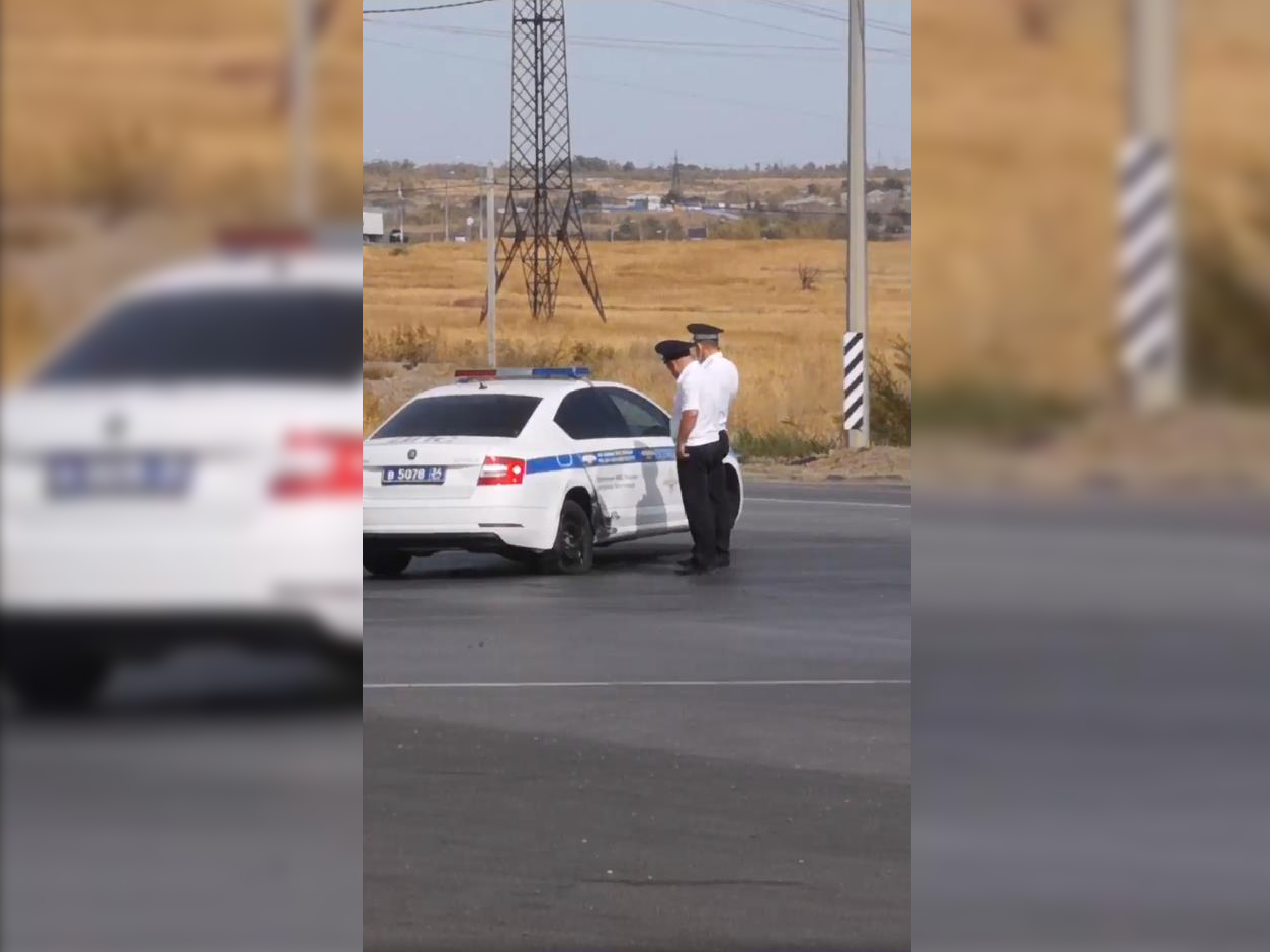 В Волгограде на Третьей продольной магистрали автомобиль ГАИ столкнулся с красным «Hyundai»
