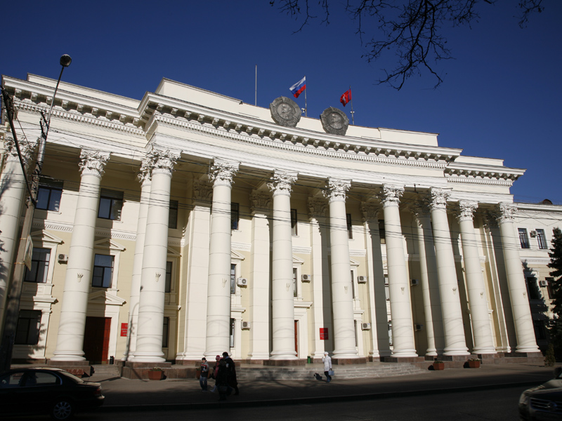 Чужим текстом из интернета поздравили волгоградцев в одном из областных комитетов Чужим текстом из интернета поздравили волгоградцев в одном из областных комитетов