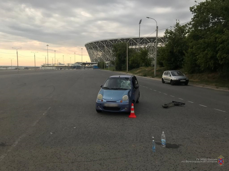 «Матиз» сбил двух волгоградцев на одном электросамокате в центре