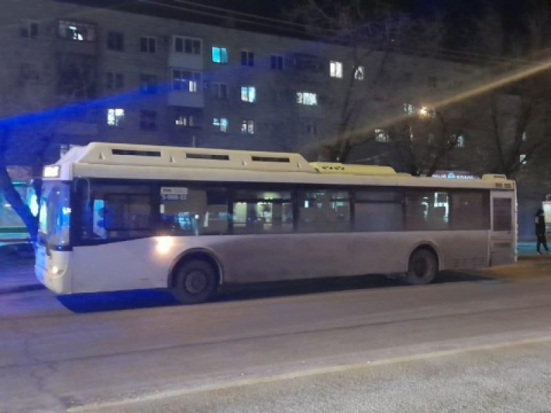 Мужчина покалечился в салоне «Лиаза» на юге Волгограда 