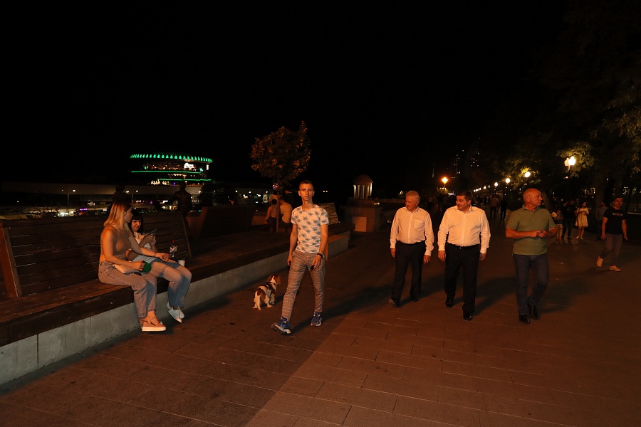 Тройка регионального списка «Единой России» начала пешую агитацию в Волгограде