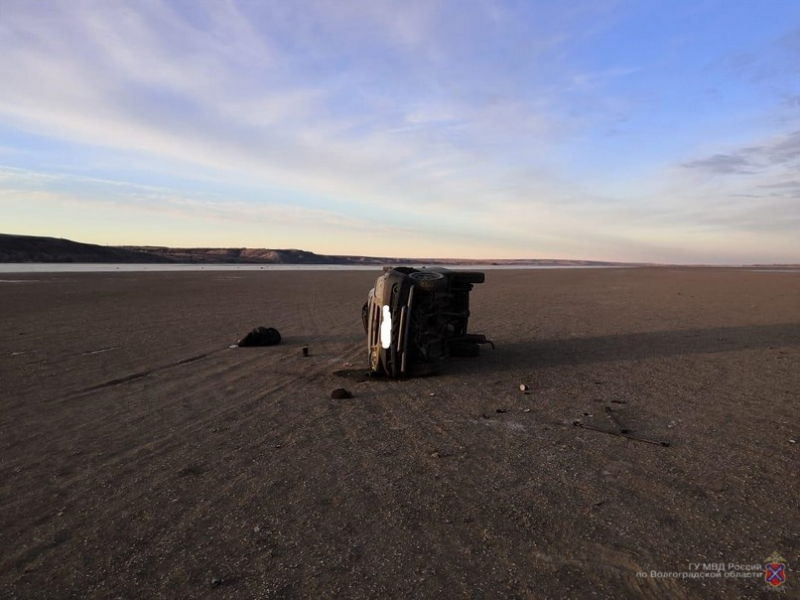 Пытавшийся переправиться через замерзший Дон водитель иномарки погиб в Волгоградской области 