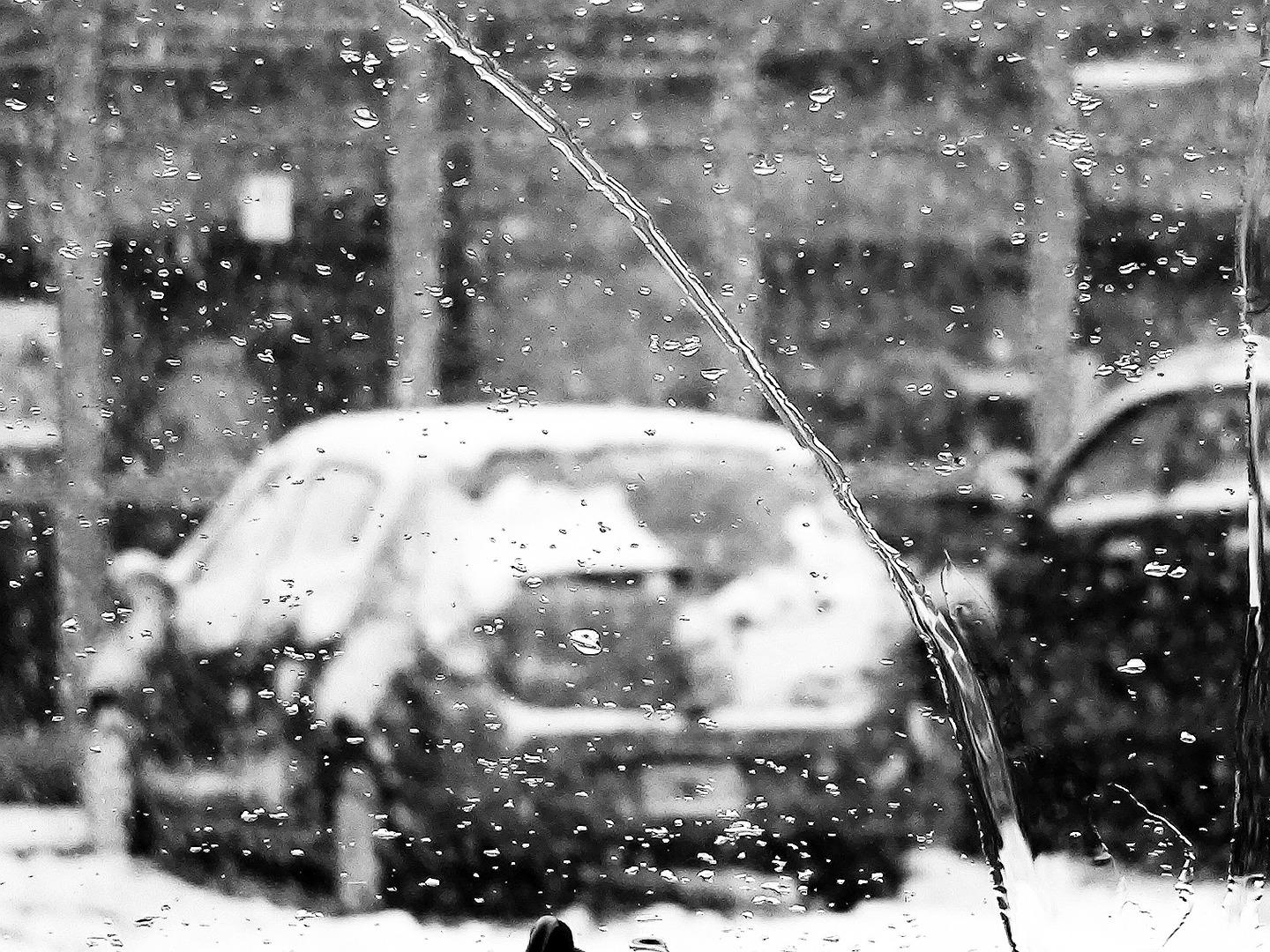 Маршрутка столкнулась с трактором из-за скользкой дороги в Волгоградской области