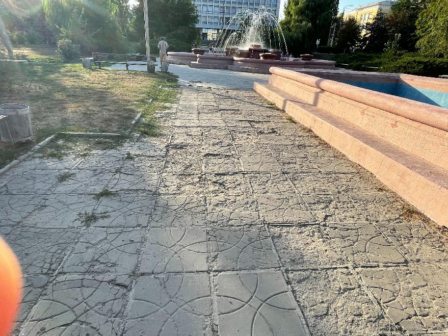 Чиновники уничтожили сквер в самом центре Волгограда