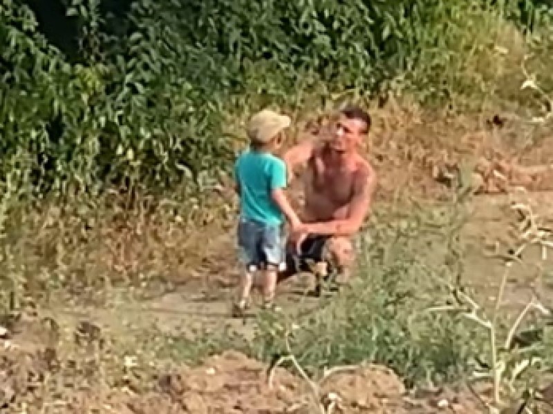 В Волгограде по фото ищут мужчину, избившего ребенка в ЦПКиО