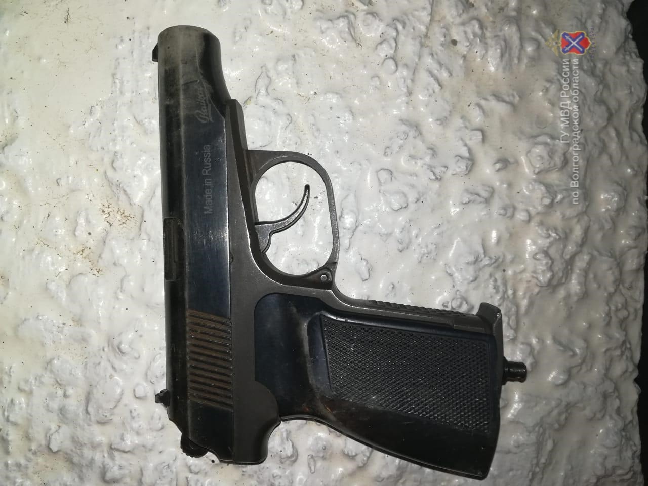 Волгоградец напал на полицейских с пистолетом после посиделок в селе Червленое