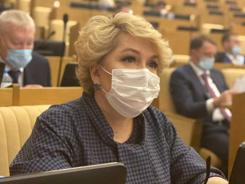 Потерявшая двух родственников из-за COVID-19 депутат Госдумы Ирина Гусева рассказала о прививках