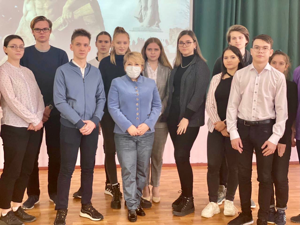 Бумеранг добра всегда возвращается: депутат Госдумы Ирина Гусева вручила подарки юным волонтерам