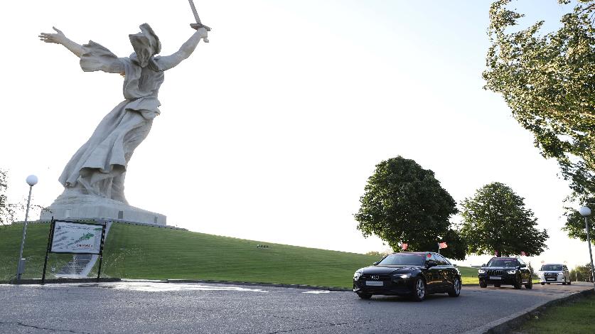 В патриотический автопробег волгоградские политики отправились на машинах Германии