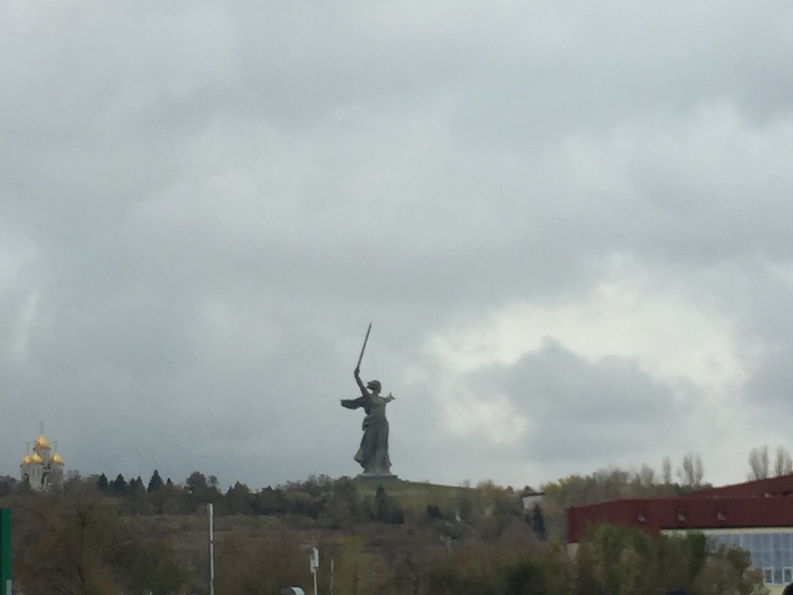 Защитник культурного наследия Волгограда считает проведение концертов на Мамаевом кургане оскорблением чувств ветеранов