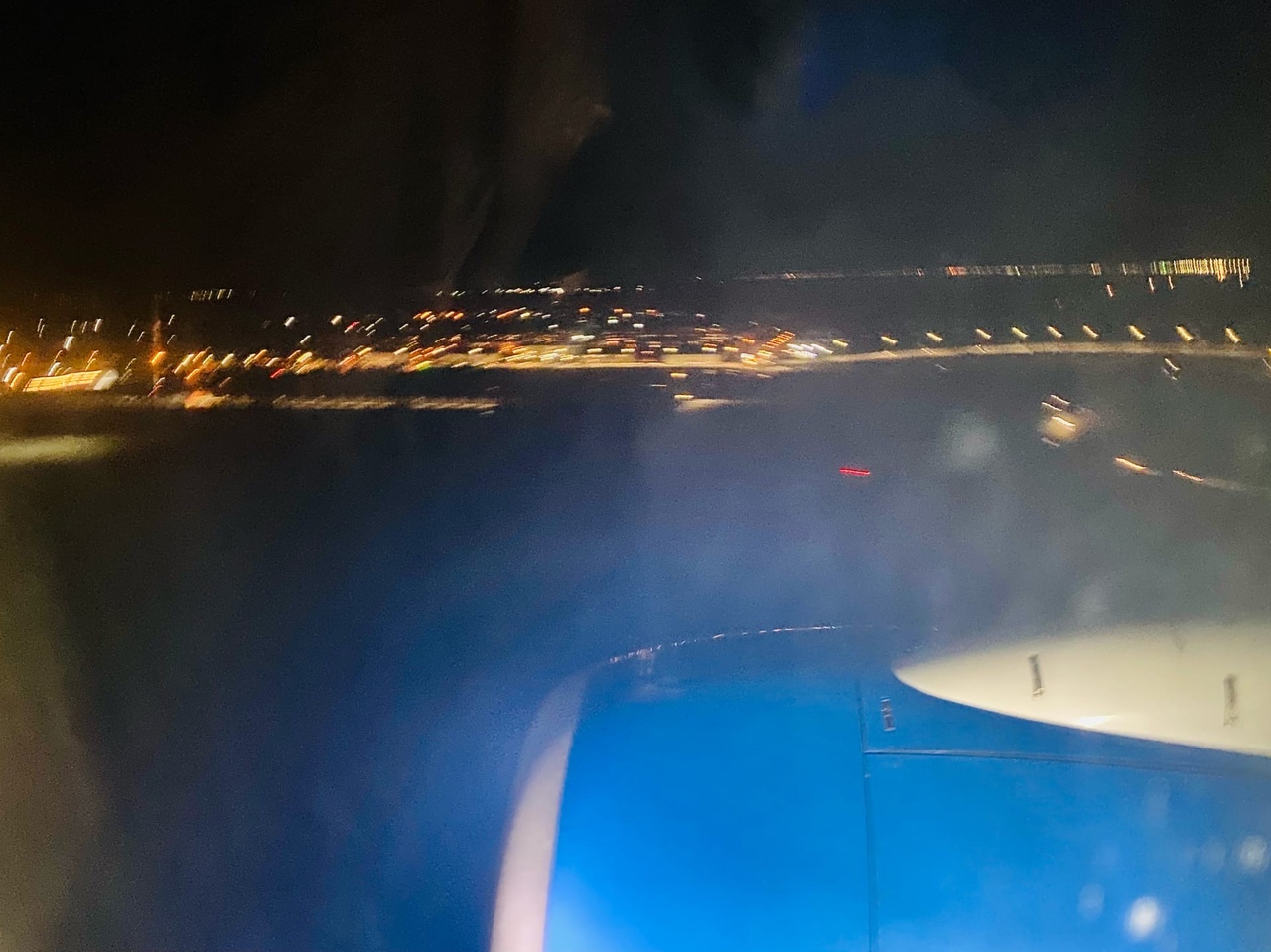 Из-за заболевшего пассажира самолет Омск-Сочи экстренно сел в Волгограде