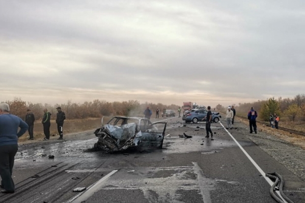 Под Волгоградом в ДТП с фурой на трассе пострадало 5 человек