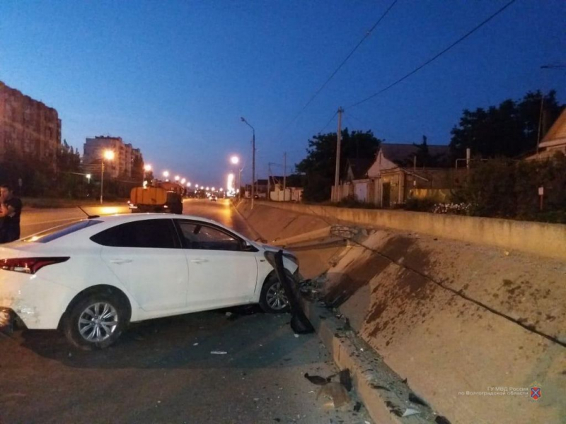 «Потерял контроль»: 27-летний мужчина насмерть разбился в Волжском