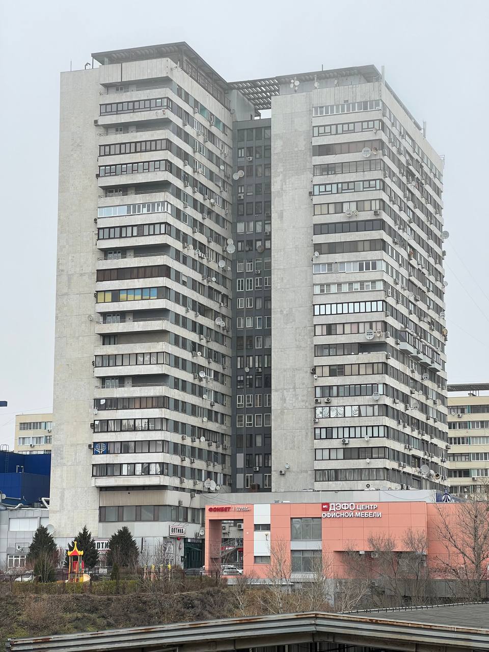 Что – то похожее на флаг Украины увидели в Волгограде, в ста метрах от региональной администрации