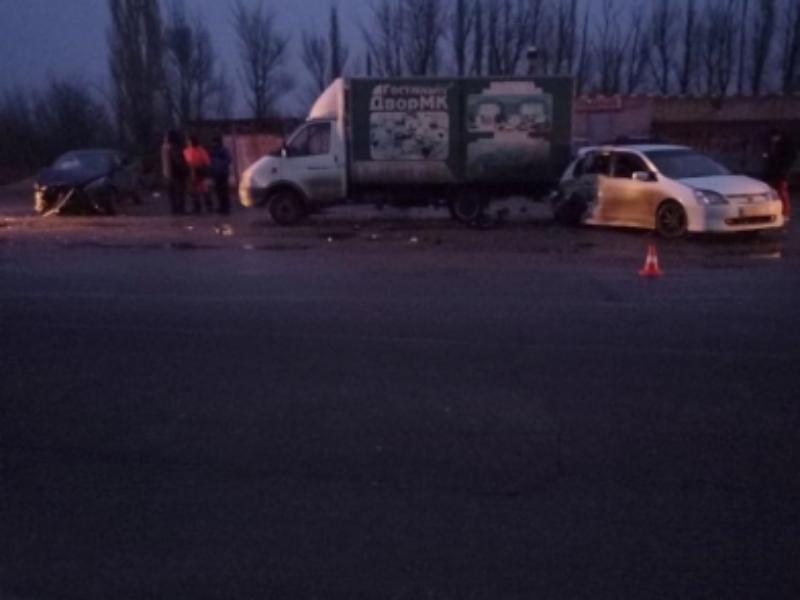 Пять человек пострадали в тройном ДТП в Волгоградской области 