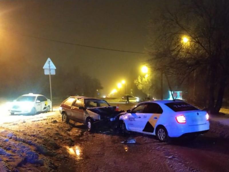 Пьяный извозчик «Яндекс.Такси» отправил в больницу водителя «восьмерки» в Волгограде
