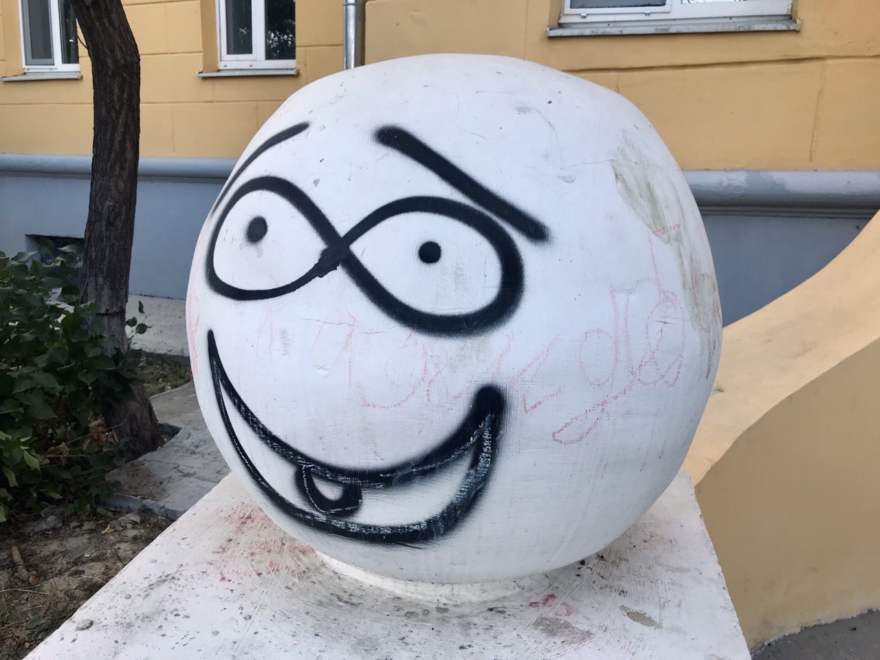 В Волгограде водитель «пятнашки» протаранил элитный автомобиль и угодил на больничную койку