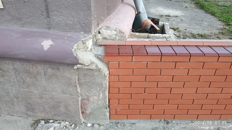 В центре Волгограда разрушили объект культурного наследия ради красивого забора