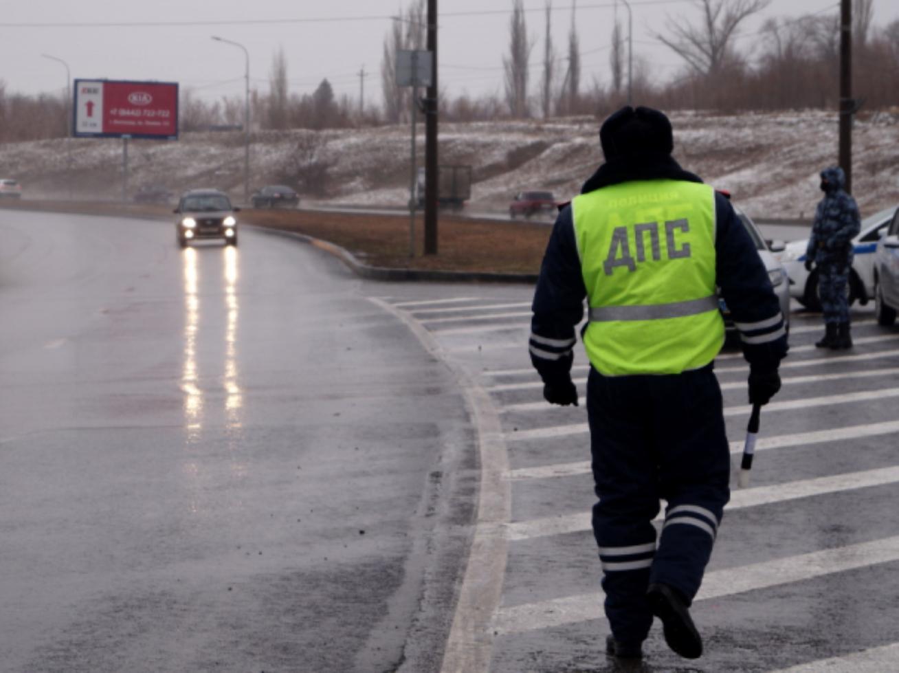 Около сотни нарушений выявили сотрудники ГИБДД во время массовых рейдов в Волгограде и Волжском