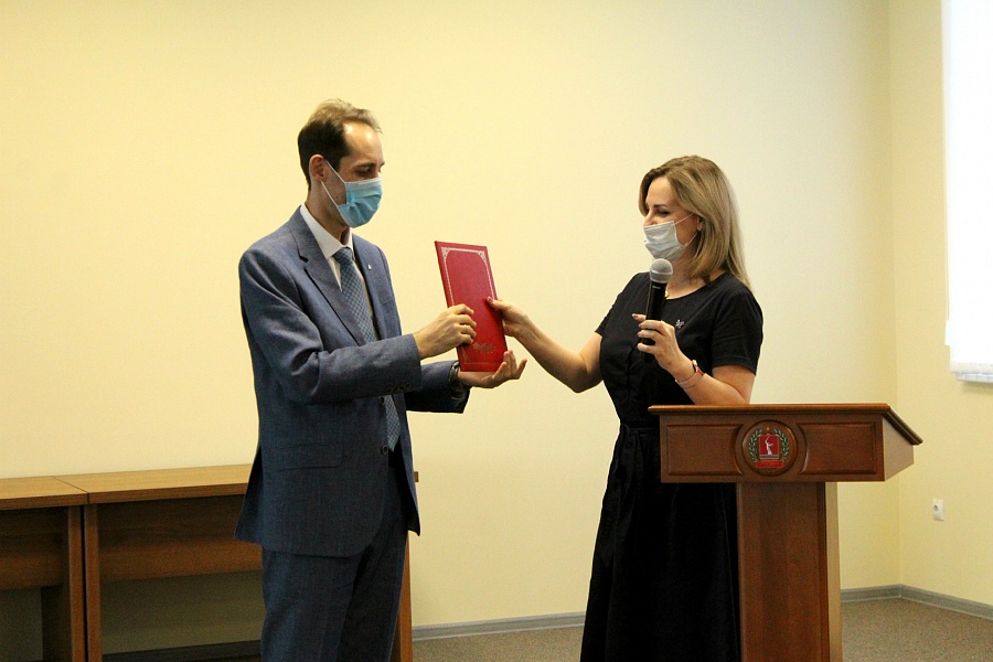 Муж вице – губернатора Анны Писемской вот уже несколько лет не приносит в дом денег