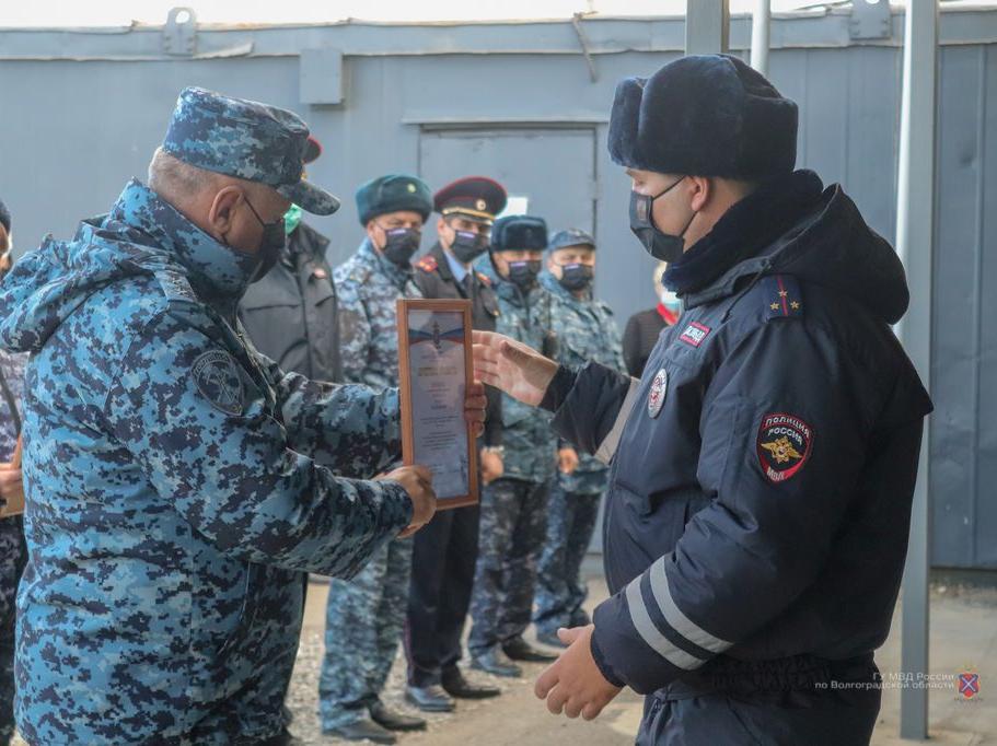 Александр Кравченко поздравил сотрудников сводного отряда волгоградской полиции с профессиональным праздником 