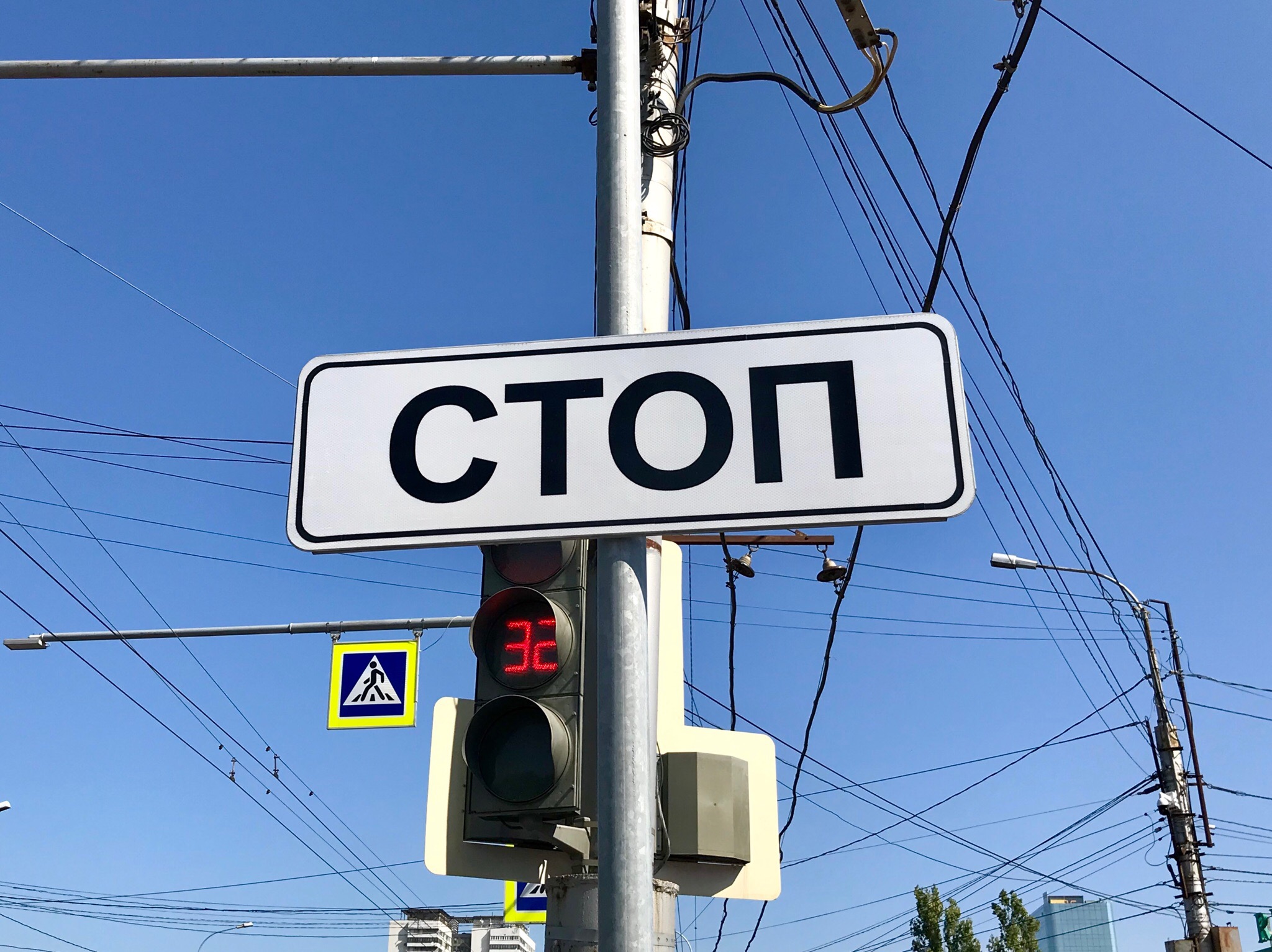 Центр Волгограда стоит в мертвой пробке из-за сломанных светофоров 