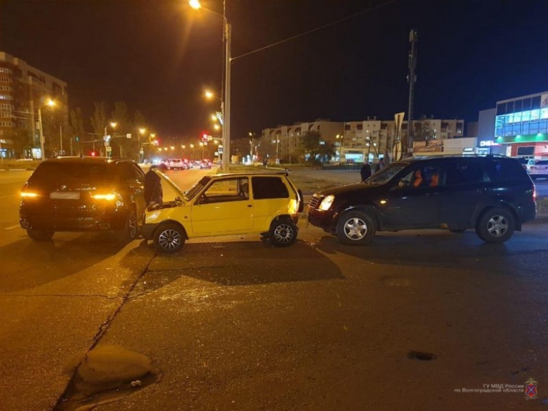 «Ока» полетала между немецким и китайским внедорожниками в Волжском