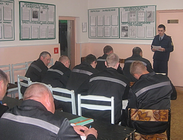 В Волгограде за попытку дать взятку следственно-арестованный увеличил свой срок, а его девушка получала крупный штраф