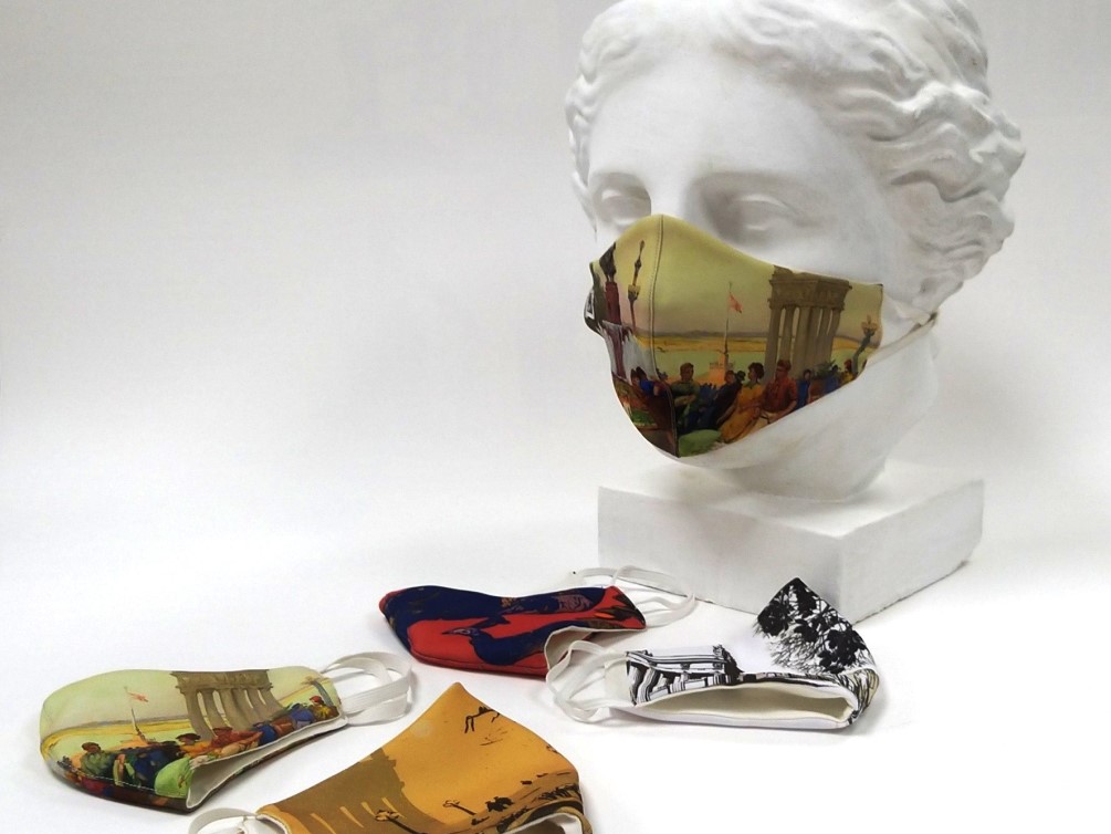 Волгоградский музей ИЗО выпустил лимитированную коллекцию защитных масок с репродукциями картин из своего собрания