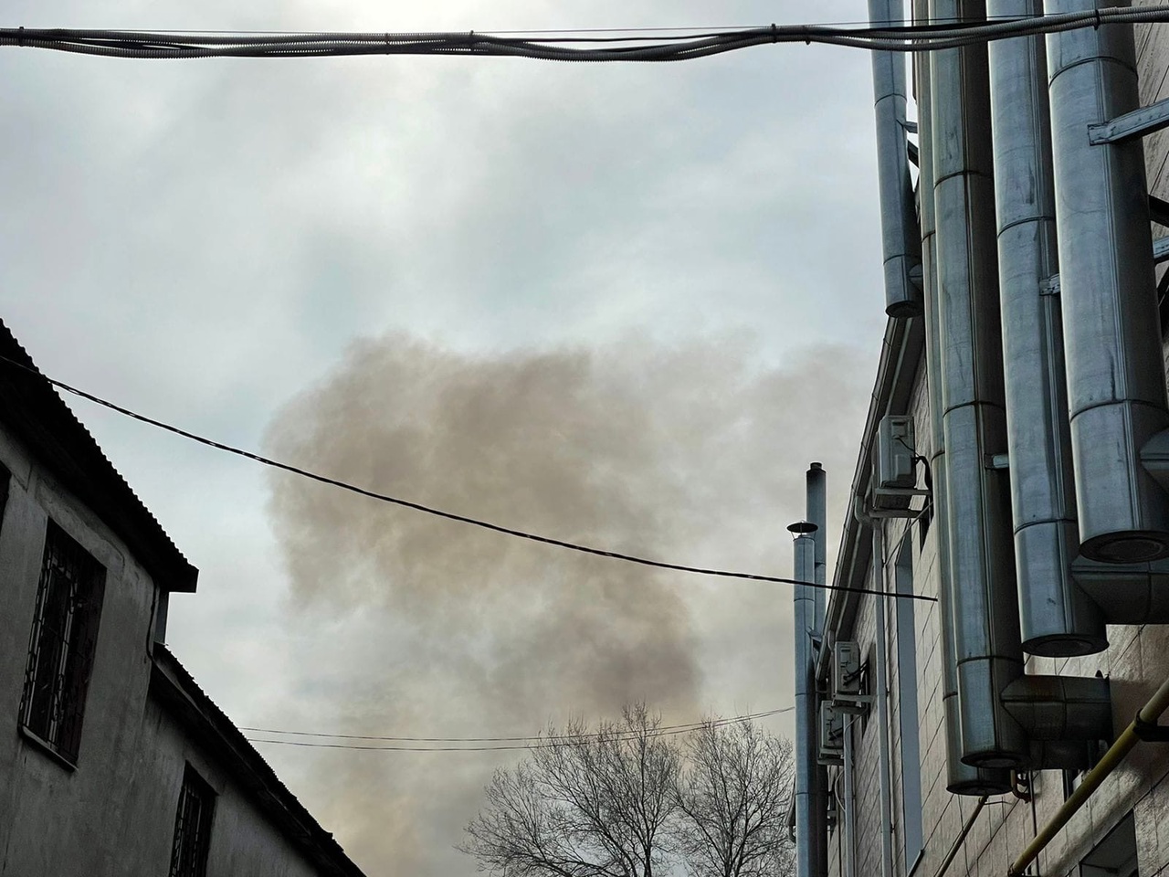 Крупный пожар у наркодиспансера в Волгограде