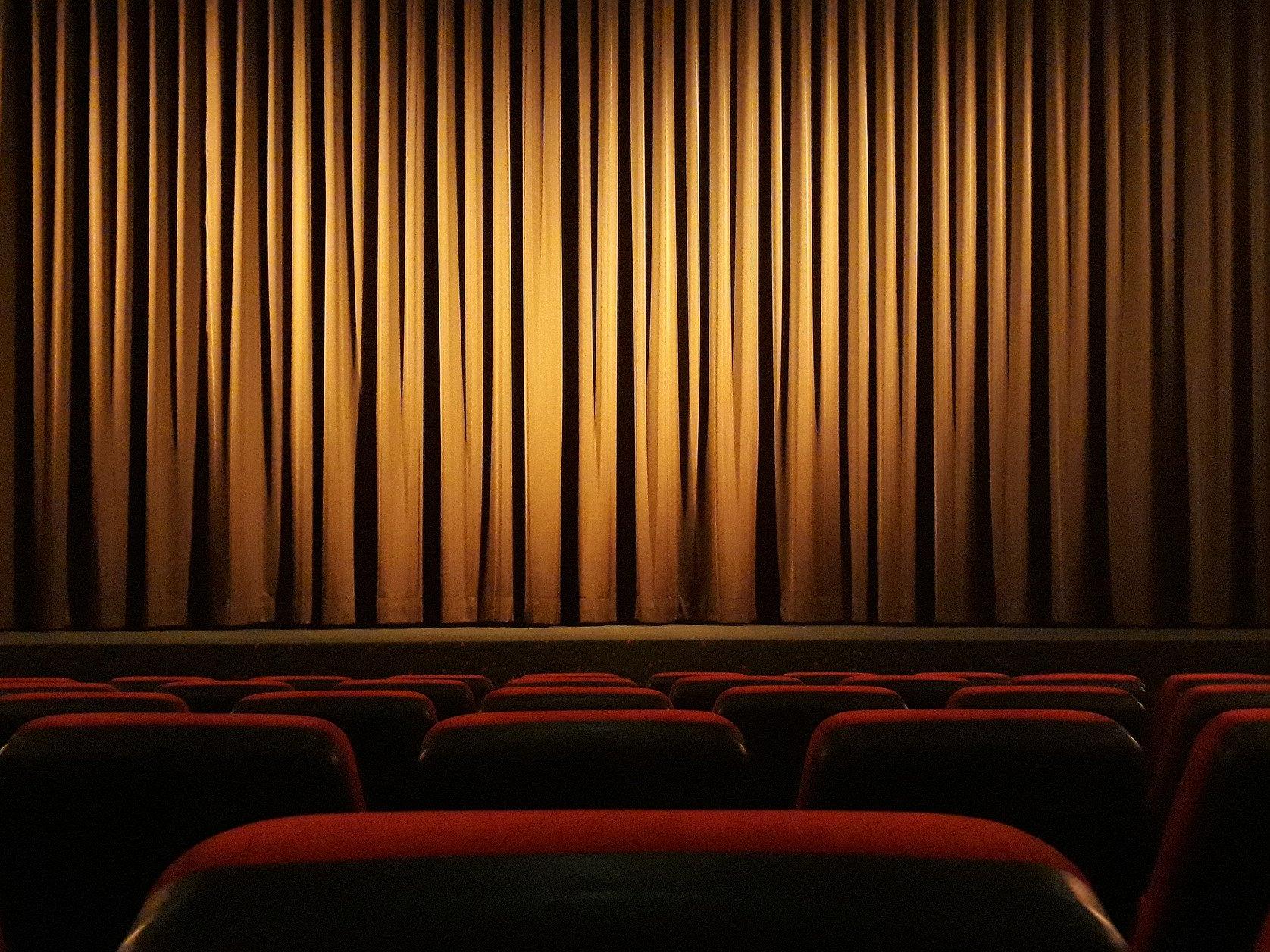 Первые спектакли волгоградских театров после карантина: обзор «Острова Свободы»