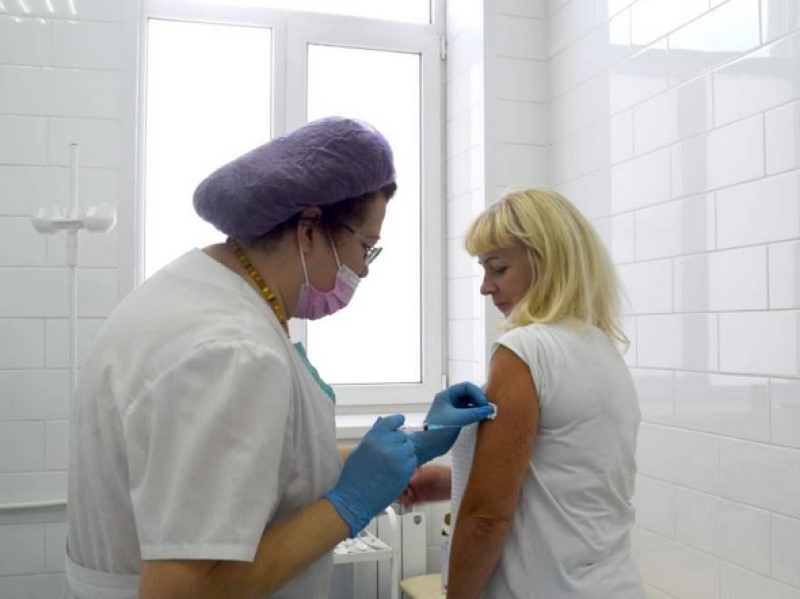 Волгоградские заводчане получили прививки от гриппа 