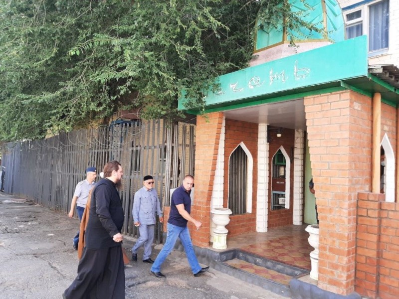 Под Волгоградом рушат мечеть с сотнями прихожан