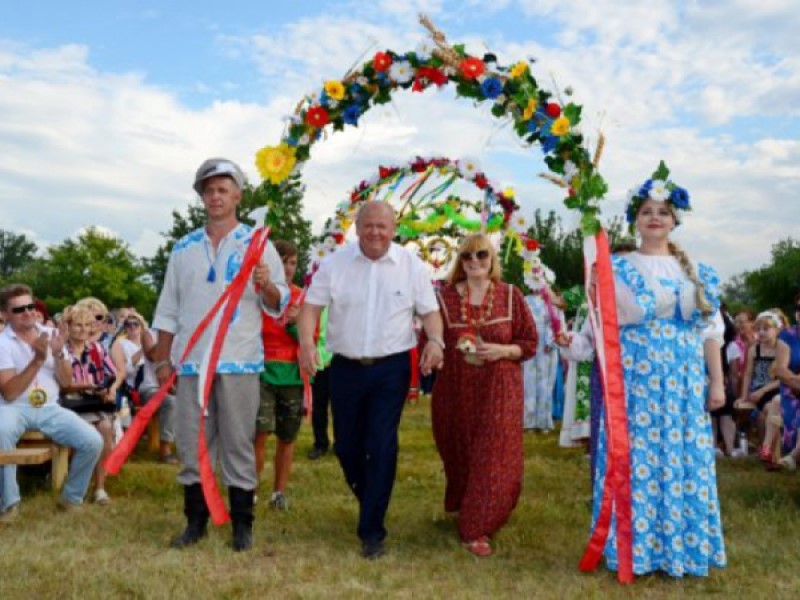 Умерших от коронавируса главу Камышинского района и его жену похоронят рядом