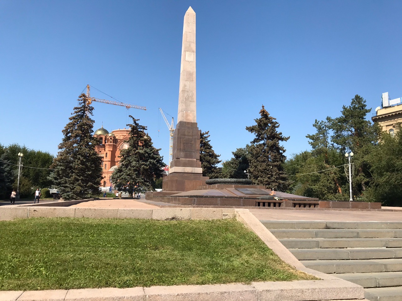 Проливным дождем и грозами начинает рабочую неделю Волгоградская область