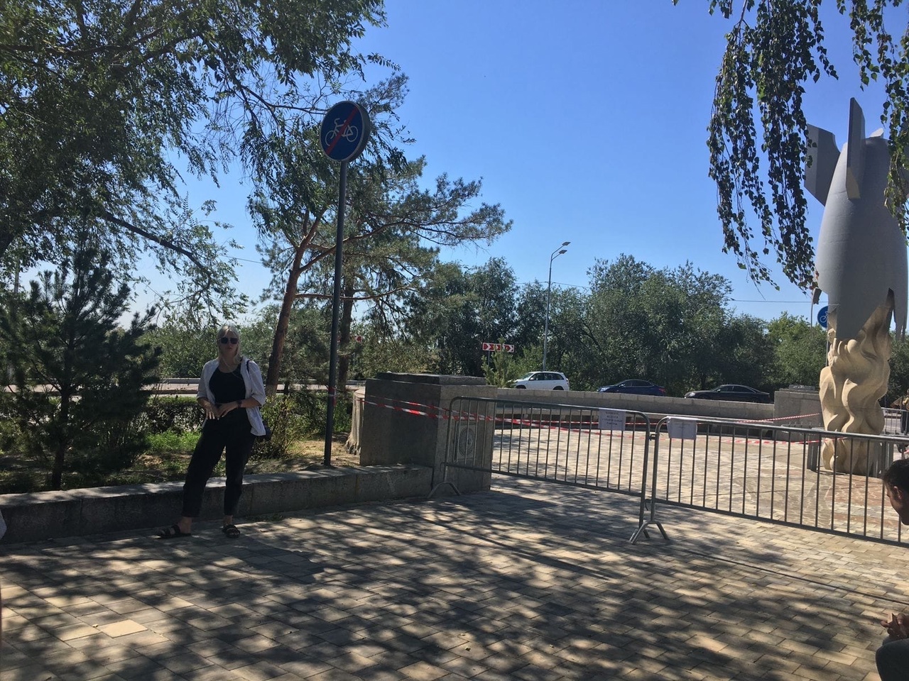 Чиновники не пустили волгоградских коммунистов возложить цветы к памятнику жертвам бомбардировки 23 августа в Сталинграде