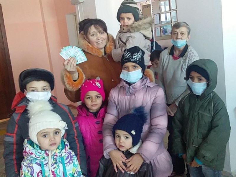 Депутат Госдумы Ирина Гусева порадовала многодетных мамочек походом в цирк